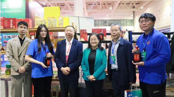 内蒙古知识产权局相关领导莅临hjc888黄金城展位